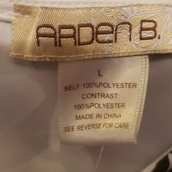 Arden B Black and White Aztecs beaded top Size L - Picture 6 of 6